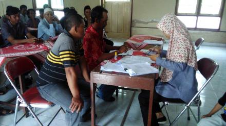 33 WARGA DESA SRIGADING MENERIMA BSPS